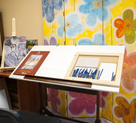 Гильермо: стильный стол для художников и дизайнеров