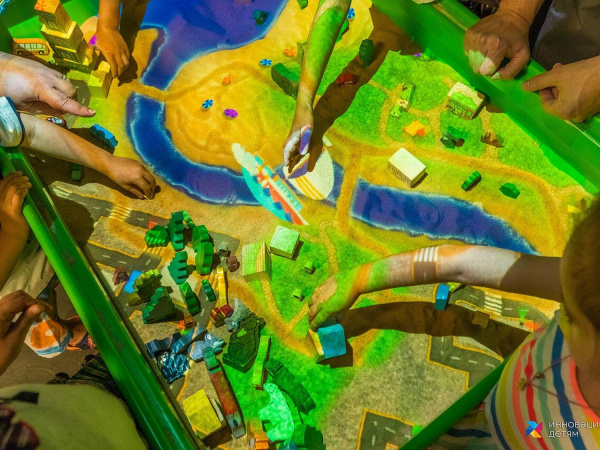 Интерактивная песочница-стол «Полянка»