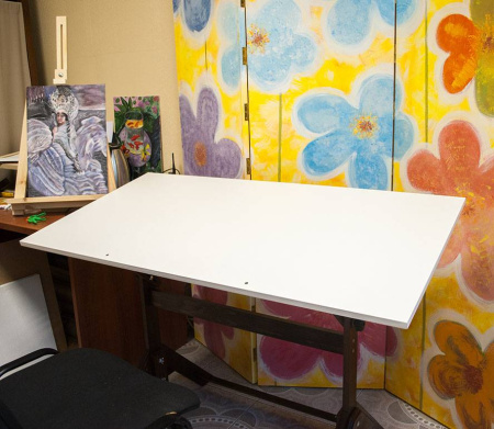 Гильермо: стильный стол для художников и дизайнеров